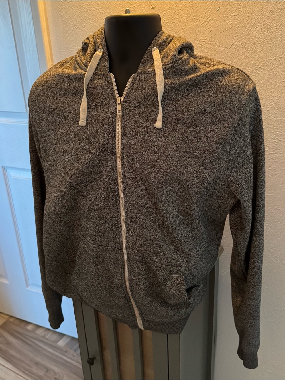 Divided Men's Zip Hoodie in Heather Gray